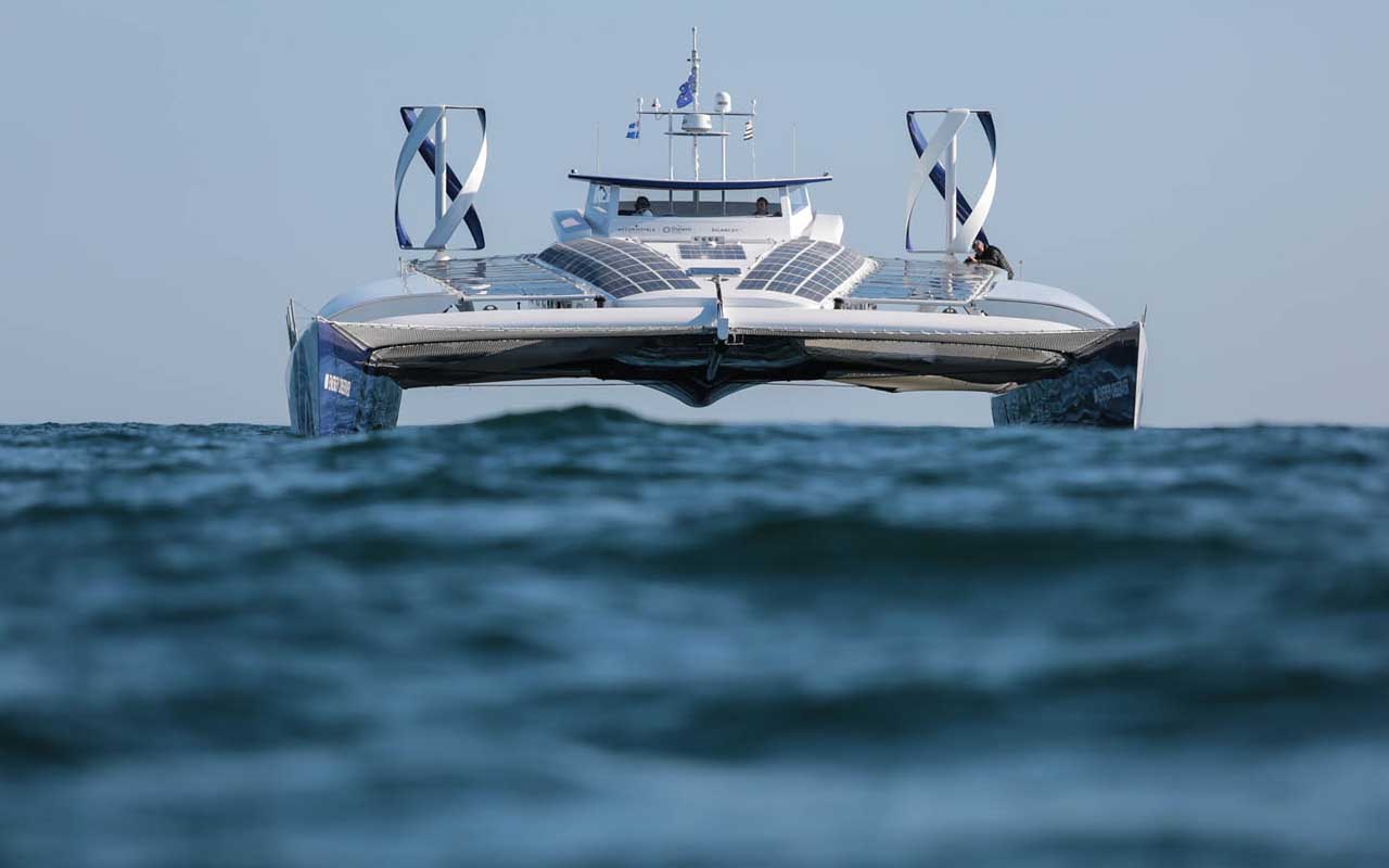 سفينة تويوتا الجديدة الذاتية القيادة تسير على هيدروجين مياه البحر